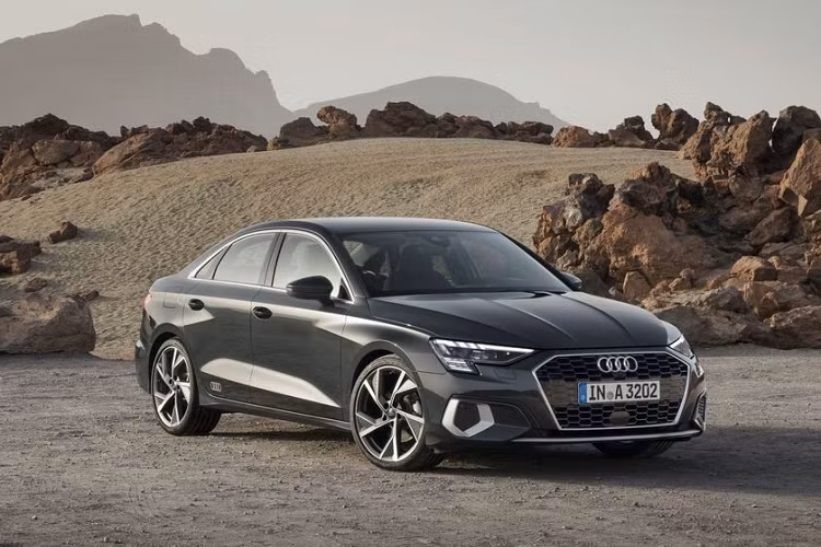 Theo kế hoạch, Audi sẽ bắt đầu mở cửa đặt hàng cho A3 Sedan 2021 vào cuối tháng 4 này tại Đức và một số thị trường châu Âu. Lịch trình giao hàng trong khi đó được sắp xếp vào đầu mùa hè. Mức giá xe Audi A3 sedan cho phiên bản 35 TFSI kể trên là 29.800 Euro (760 triệu đồng) trong khi một phiên bản “giá rẻ” (dự kiến xuất hiện sau) sẽ có giá từ 27.700 Euro, tương đương 700 triệu đồng.