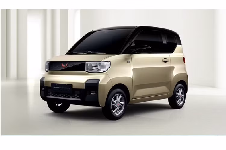 Mẫu xe điện mới của Wuling không có vẻ ngoài “dễ thương” như mẫu E của Honda, nhưng kiểu thiết kế vuông vức và phần nóc có màu sắc tương phản đủ khiến nó trở nên bắt mắt.
