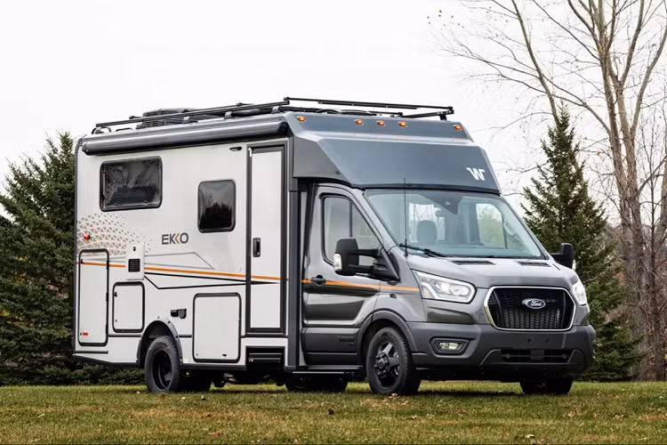 Nhà di động Winnebago Ekko (motorhome) được phát triển dựa trên nền tảng của chiếc Ford Transit AWD 2020 mới. Phương tiện này có giá khởi điểm 163.662 USD ( khoảng hơn 3,8 tỷ đồng) và bắt đầu có mặt trên thị trường vào đầu năm 2021.