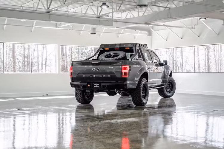 Cuối cùng, mức giá khởi điểm cho bản độ Ford F-150 MSA được niêm yết từ 85.000 USD (tương đương khoảng 2,01 tỷ đồng).