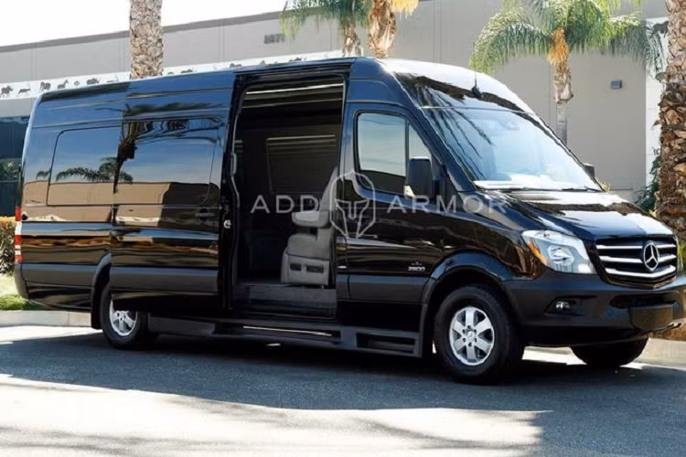 Chúng ta không còn xa lạ gì với những chiếc Mercedes-Benz Sprinter hạng sang được độ hào nhoáng nhưng để nói về cấp độ an toàn nhưng vẫn đủ sang trọng, tiện nghi thì có lẽ không chiếc Sprinter nào vượt qua được sản phẩm của AddAromor.