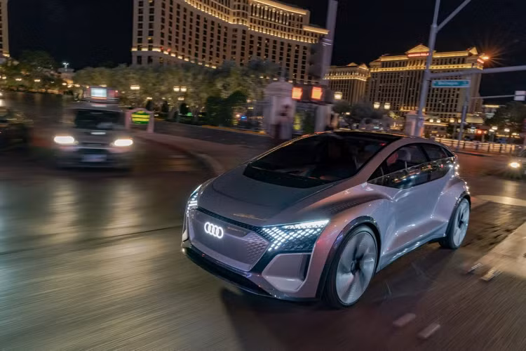 Đến với CES 2020, chiếc xe tự lái của Audi cũng đã có một màn trình diễn chiếc xe này trên đường phố Las Vegas. Chiếc xe điện cỡ nhỏ này của Audi cũng cho khách hàng thấy được trước về khả năng những chiếc xe điện của hãng sẽ được ra mắt trong tương lai