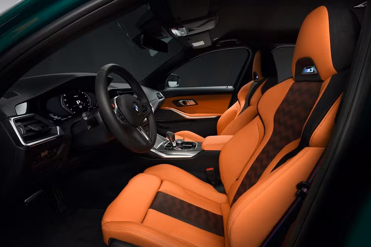 BMW M3 Sedan và M4 Coupe mới sẽ có mặt tại đại lý châu Âu trong tháng 3/2021. Cả hai mẫu xe BMW M mới này đều có vòng tua máy cao, sử dụng động cơ tăng áp kép 3.0L 6 xi-lanh thẳng hàng.