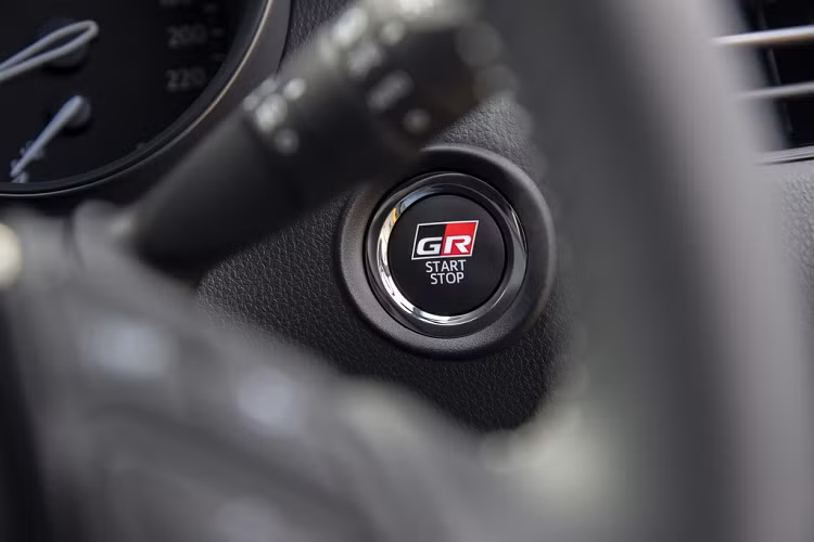 Gói an toàn Toyota Safety Sense là trang bị tiêu chuẩn cho CH-R GR Sport. Gói này gồm các tính năng phanh tự động khẩn cấp tích hợp phát hiện người đi bộ vào ban đêm, hỗ trợ đánh lái khẩn cấp, hỗ trợ giữ làn đường, nhận diện biển báo, cảnh báo điểm mù, cảnh báo phương tiện phía sau và camera lùi.