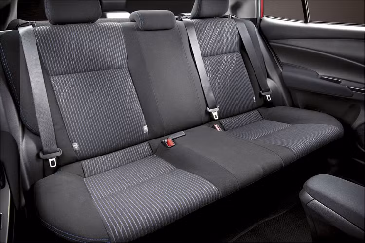 Về phần trang bị, Toyota Vios 2021 tại thị trường Philippines được bổ sung thêm trang bị đèn chiếu sáng, đèn định vị và đèn sương mù LED dành cho phiên bản cao cấp nhất,...