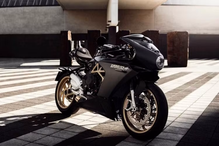 Theo đó, siêu môtô MV Agusta Superveloce Ottocento 2020 sẽ có hai tùy chọn màu, cả hai phiên bản màu này đều có khung sườn và bộ vành màu vàng nổi bật.