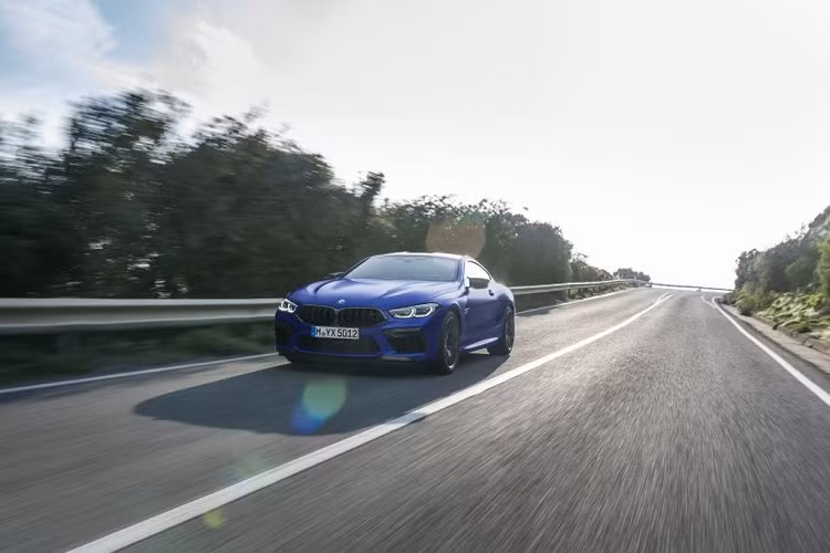 Cuối cùng, chiếc M8 này sẽ được cung cấp với 2 phiên bản bao gồm Convertible và dòng Gran Coupe 4 cửa. Giá xe BMW M8 Competition Coupe từ 17.999 triệu bạt Thái (tương đương 12,9 tỷ đồng)