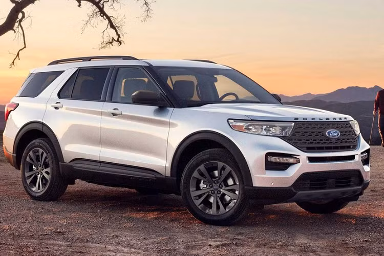 SUV co lon Ford Explorer bi trieu hoi lan thu 10 tai My