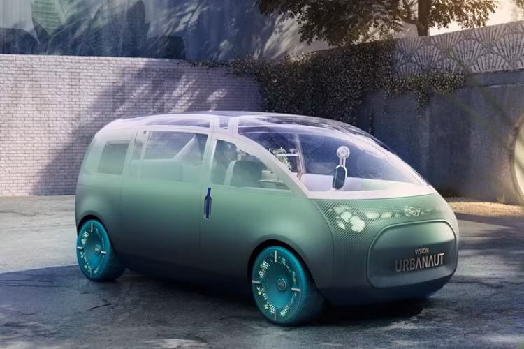 Mới đây, thương hiệu xe MINI đã chính thức vén màn Vision Urbanaut, một mẫu concept kỹ thuật số hoàn toàn mới. Được thiết kế từ bên trong ra ngoài, Vision Urbanaut chạy điện là một mẫu minivan tương lai mà trang bị duy nhất một cán cửa tượt với “cơ chế trượt và xoay tân tiến”, cho phép xe mang thân hình nhỏ gọn.