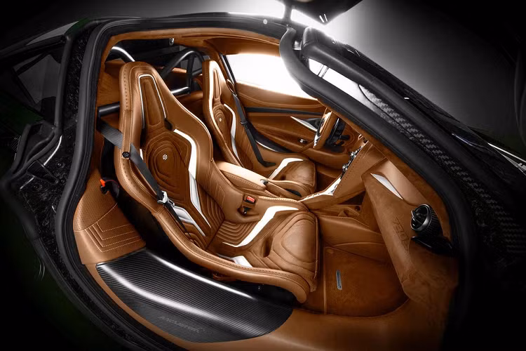 Trong khi đó, McLaren 720S nguyên bản có giá từ 299.000 USD. Khách hàng sẽ phải chi ra 375.000 USD để sở hữu bản độ McLaren 720S sang trọng của Carlex Design.