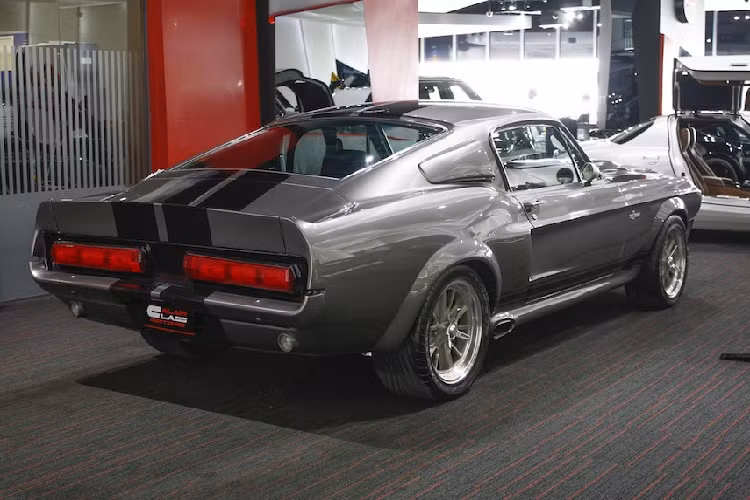 Chiếc xe Ford Mustang Shelby GT500 hàng hiếm này hiện trong trạng thái khá nguyên bản với đồng hồ odo vừa chạm mức 1.000 dặm, tức khoảng 1.600 km.