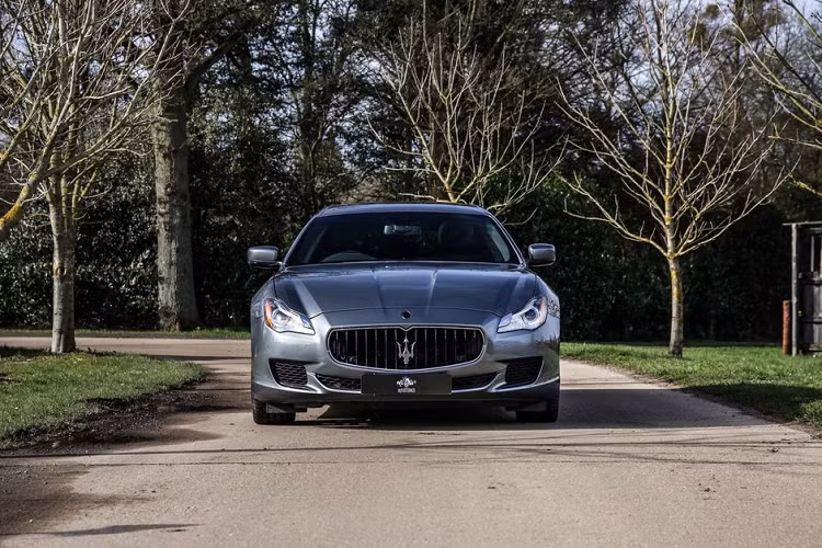 Một trong 4 chiếc sau đó đã được đem bán đấu giá tại sự kiện của RM Sotheby hồi năm 2013. Tuy nhiên, anh chàng người Anh này (vị chủ nhân của chiếc Quattroporte trên hình) đã không may mắn có được chiếc xe trong buổi đấu giá. Từ sau sự kiện, anh này đã quyết định xây dựng riêng cho mình một chiếc Maserati Quattroporte Shooting Brake.