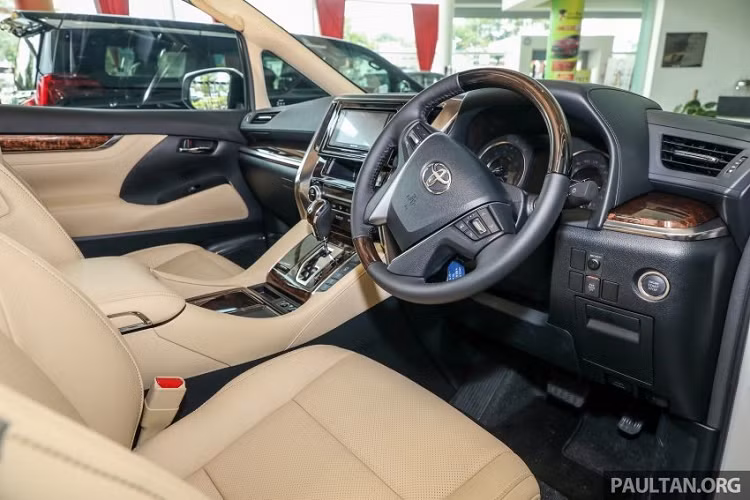 MPV hạng sang Toyota Alphard và Vellfire 2020 cũng có sẵn hệ thống giám sát áp suất lốp. Bên cạnh đó, hệ thống viễn thông sử dụng kết nối GPS/GSM để theo dõi vị trí của xe mọi lúc. Hệ thống cũng có thể theo dõi và ghi lại tốc độ xe và các điều kiện vận hành khác mà chiếc xe đã trải qua. Dữ liệu sẽ được gửi qua email cho người dùng nhất định.