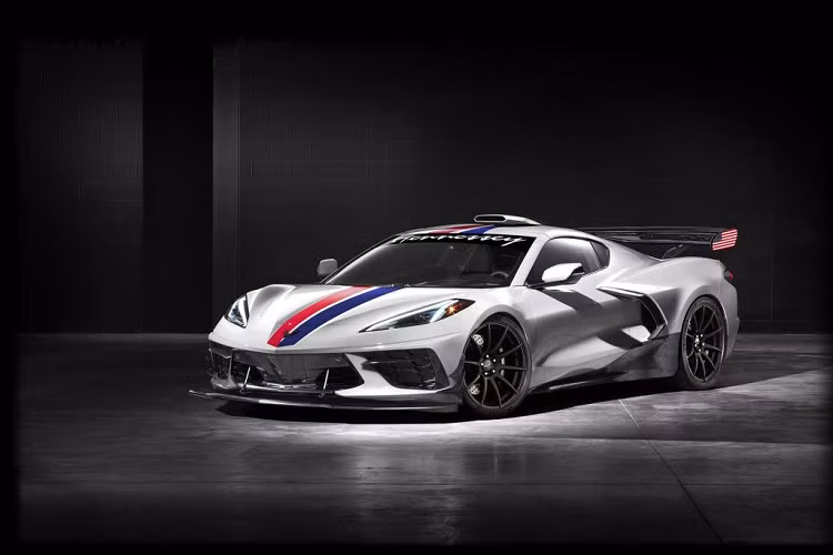 Theo như những gì chúng ta biết, xe thể thao Corvette C8 sẽ sử dụng bộ điều khiển (ECU) E99 đi cùng nền tảng điện tử Global B mới nhất đến từ GM. ECU E99 không phải là một vấn đề với Hennessey khi trước đây hãng đã tinh chỉnh thành công bọ ECU này trên Corvette (C7) ZR1. Vấn đề của C8 đến từ hệ thống bảo mật điện tử Global B mới nhất của General Motor.