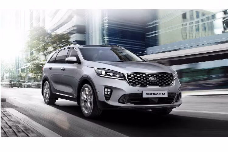 Được biết, Kia Sorento thế hệ mới cùng với mẫu CUV hạng B Seltos có thể sẽ được Thaco giới thiệu tại Việt Nam vào quý III năm nay. Trong đó, Sorento chính là dòng xe được quan tâm nhiều nhất vì phiên bản Sorento đang bán hiện tại đã quá cũ.
