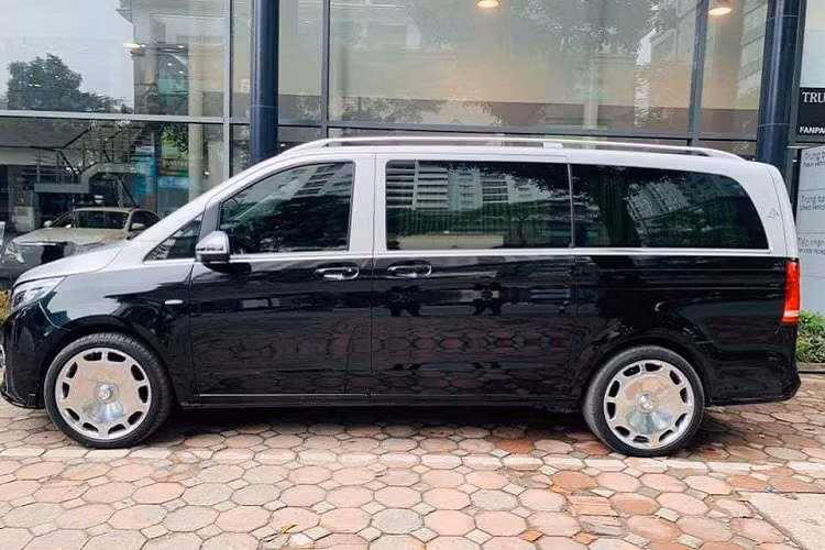 Mẫu xe MPV Mercedes-Benz V-Class vốn sở hữu phong cách thiết kế c hỏ khách quen thuộc bấy lâu nay, ngoài ra những bản độ thường không được chủ nhân yêu thích và thay đổi quá nhiều bởi suy cho cùng thì chiếc xe này đã có tương đối nhiều trang bị tiện nghi đủ dùng.