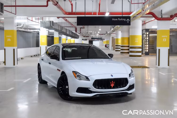 Maserati Quattroporte GranLusso được trang bị khối động cơ V6 góc nghiêng 60 độ, có dung tích 3.0 lít, sản sinh công suất tối đa 350 mã lực tại vòng tua 5.000 vòng/phút và mô men xoắn cực đại đạt mức 500 Nm tại dải vòng tua từ 1.750-5.000 vòng/phút, đi cùng với đó là hộp số tự động ZF 8 cấp. Mức giá xe Maserati Quattroporte GranLusso chính hãng tại Việt Nam hiện khoảng hơn 8 tỷ đồng.