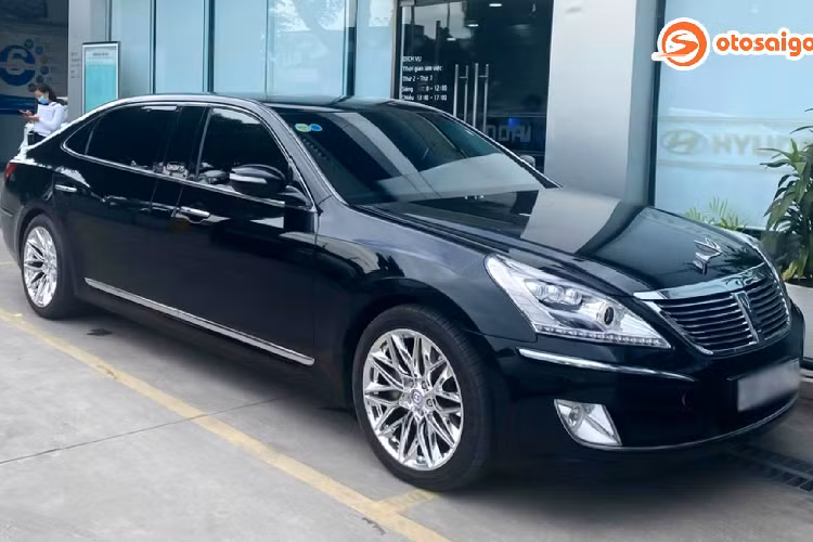 Khác với xe Nhật, Mỹ hay châu Âu, xe sang của Hàn ít được ưa chuộng tại Việt Nam. Xe sang của Hàn được đưa về nước theo nhiều diện khác nhau như nhập tư, nhập chính hãng (Genesis), xe phục vụ cho ngoại giao, nhưng trên thực tế xe sang của Hàn rất kén người chơi. Dẫu vậy, ở Việt Nam vẫn có nhiều mẫu xe Hàn độc đáo “hiếm có khó tìm” đơn cử là chiếc Hyundai Equus Limousine đời 2010 này.