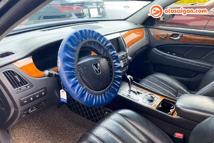Dẫu vậy, các bộ phận điện, cảm biến, dàn gầm, phuộc hơi, cao su chân máy,... của xe qua thời gian sử dụng nhiều năm nên nó cần được bảo dưỡng và thay thế tương tự như các dòng xe sang khác. Việc sở hữu xe sang của Hàn có tuổi đời 10 năm không phải là điều dễ dàng, vì người chơi xe độc tại Việt Nam luôn có trở ngại lớn nhất chính là phụ tùng thay thế khó kiếm, phải chờ nhập về vì không có sẵn.