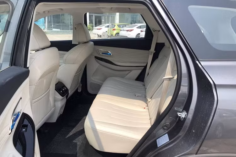 Giá xe Oshan X7 EV bán ra tương đối mềm khi khởi điểm ở 170.000 nhân dân tệ (562 triệu đồng) và kết thúc ở 190.000 nhân dân tệ (628 triệu đồng).