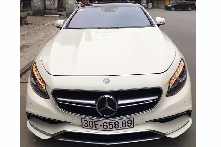 Gần đây, thông tin một chiếc xe thuộc diện độc nhất vô nhị tại thị trường Việt Nam là mẫu xe Mercedes-AMG S63 Coupe 4Matic được chủ xe cho lên sàn tìm người mua mới đã thu hút sự quan tâm của giới chơi xe trong khắp cả nước.