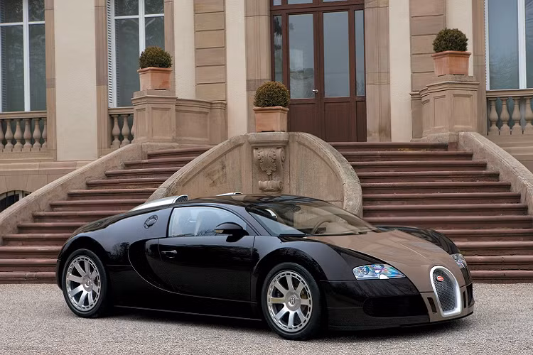 Sau 12 năm, Chiron Hermès đã ra đời, đánh dấu lần thứ 2 khi hai thương hiệu này cùng làm việc và chế tạo ra những siêu phẩm không chỉ nhanh, mạnh mà còn đẹp, mang giá trị cao về nghệ thuật.
