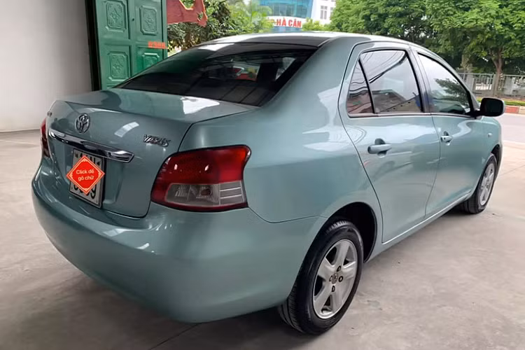 Giá xe Toyota Yaris sedan 2007 đã qua sử dụng đang được chào bán trên thị trường với mức khoảng 270 triệu đồng, đây là một lựa chọn lý tưởng dành cho những gia đình nhỏ có kinh tế hạn hẹp cần một chiếc ôtô “che nắng che mưa”, vận hành bền bỉ đáng tin cậy.