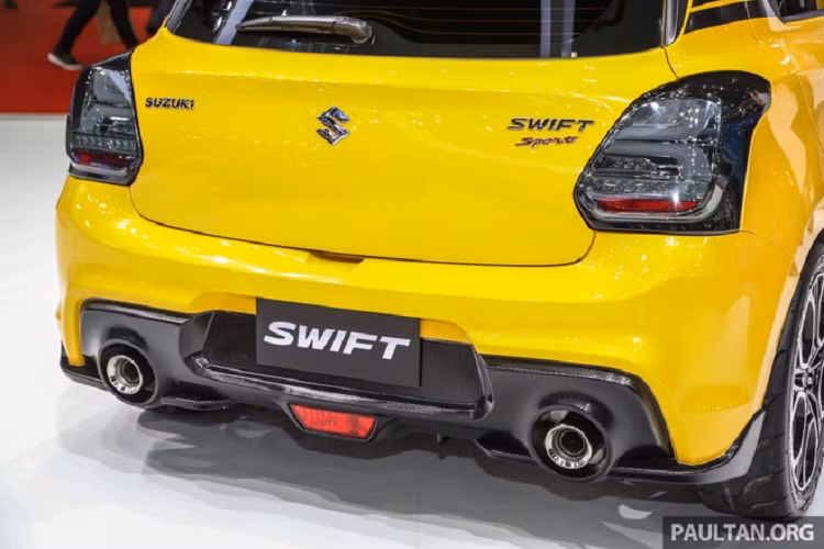 Thế hệ đầu tiên của Suzuki Swift ra mắt vào năm 2004. Cuối năm 2018, Swift thế hệ thứ 3 ra mắt Việt Nam. Mẫu xe đô thị hạng B được ưa chuộng tại nhiều thị trường nhờ thiết kế theo dạng hình hộp nhỏ nhắn nhưng vẫn mang chất thể thao. Tại Việt Nam, Swift vẫn khá chật vật trong việc tìm chỗ đứng. Trong năm 2019, Suzuki Swift có doanh số khá tốt - 1.468 xe. Tuy nhiên, Suzuki chỉ bán được 1 chiếc Swift trong tháng 1/2020.