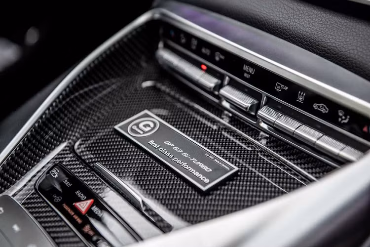 Để đạt được sức mạnh này, G-Power đã remap Mercedes-AMG GT 63 bằng phần mềm hiệu suất GT-800, giá 4.040 USD.