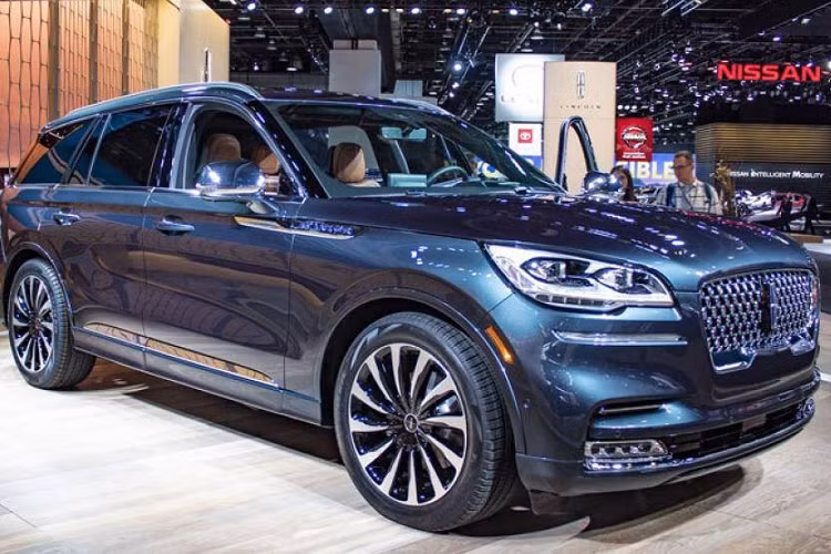 5. Lincoln Aviator 2020 (giá khởi điểm: 51.100 USD, điểm tổng thể: 8/10)