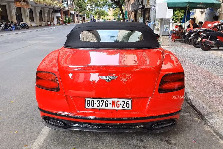 Về truyền động, Bentley Continental Supersports mui trần thế hệ thứ 2 cũng là phiên bản mạnh nhất của dòng Continental GT với công suất lên đến 710 mã lực cùng mô men xoắn 1.017 Nm. Xe sử dụng hộp số 8 cấp tự động của ZF cùng khả năng sang số nhanh Quickshift, Block Shifting cùng lẫy chuyển số tích hợp thẳng vào vô lăng.