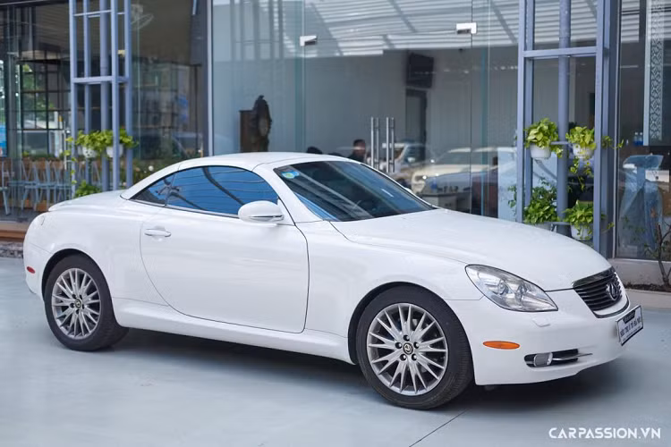 Giá xe Lexus SC430 đời 2008 trong bài viết này đang được chào bán khoảng 1,6 tỉ đồng tại siêu thị ôtô Hà Nội, TP HCM.