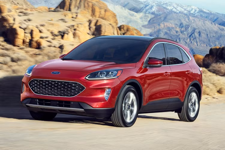  Ford Escape thế hệ mới chính thức trình làng vào hồi tháng 4/2019 nhưng có vẻ như thương hiệu Mỹ đã chuẩn bị bổ sung phiên bản hoàn toàn mới cho dòng crossover cỡ C này. Theo thông tin do Ford Authority tiết lộ, thương hiệu Blue Oval hiện đang phát triển thêm phiên bản 3 hàng ghế của Escape để có thể chở đến 7 người.