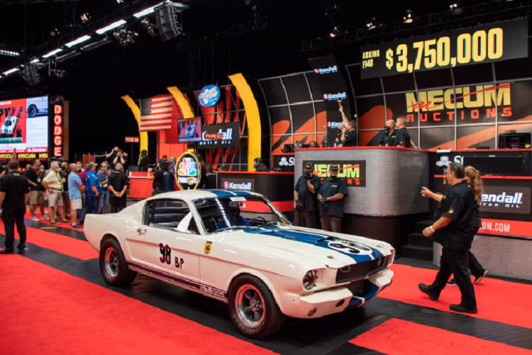 Sau cùng, chiếc xe đã tìm được chủ nhân với giá xe Ford Shelby GT350R của Ken Miles lên đến 3,85 triệu USD, vượt qua con số 3,4 triệu USD do chiếc Mustang Bullitt tạo nên vào đầu năm nay. Đây được coi là chiếc Mustang độc nhất vô nhị trên thế giới và nó cũng là một trong những chiếc xe thể thao có tầm ảnh hưởng lớn đến nền công nghiệp này.