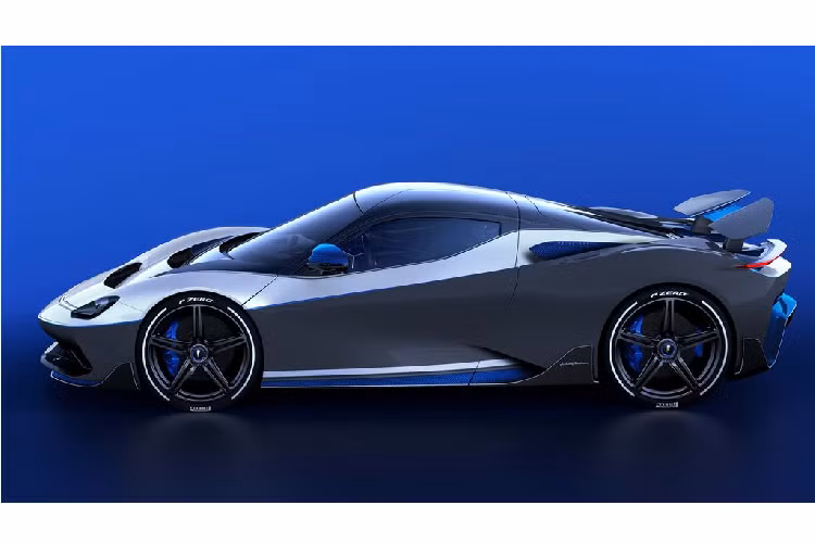Cuối cùng, gói pin 120 kWh được cho là cung cấp cho Pininfarina Battista Anniversario phạm vi di chuyển lên tới hơn 500 km.