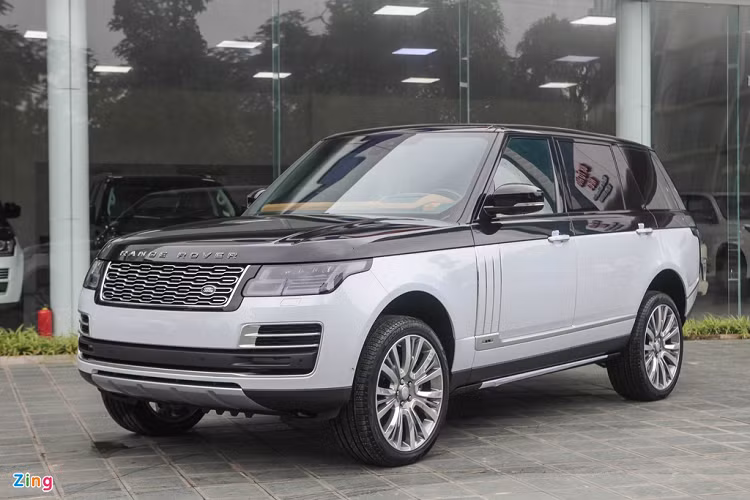 Giá xe Range Rover SVAutobiography LWB 3.0L 2020 được nhập khẩu tư nhân khoảng 14 tỷ đồng tại Việt Nam. Trong khi các đại lý tư nhân liên tục đưa về Việt Nam phiên bản mới của các dòng sản phẩm, thì sau khi công bố nhà phân phối mới tại thị trường Việt Nam, Jaguar Land Rover vẫn chưa có nhiều hoạt động cũng như nhập khẩu chính hãng sản phẩm mới cho khách hàng.