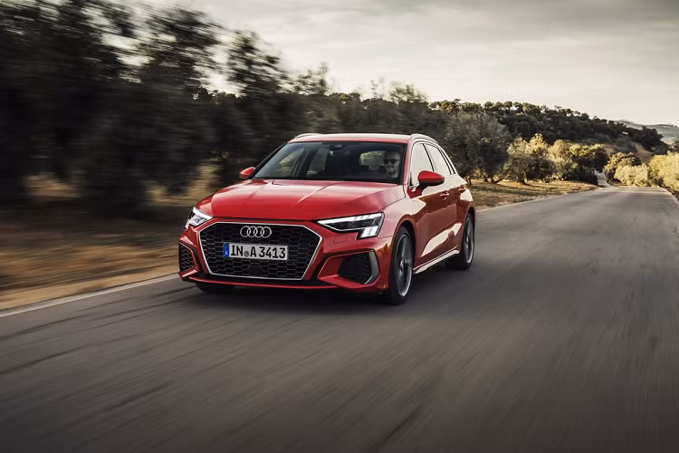 Audi A3 Sportback thế hệ mới có thể được đặt trước tại nhiều nước châu Âu kể từ tháng 3/2020, với đợt giao xe đầu tiên sớm nhất vào tháng 5 năm nay. Giá xe Audi A3 Sportback 1.5 TFSI mới sẽ có mức khởi điểm khoảng 31.600 USD.