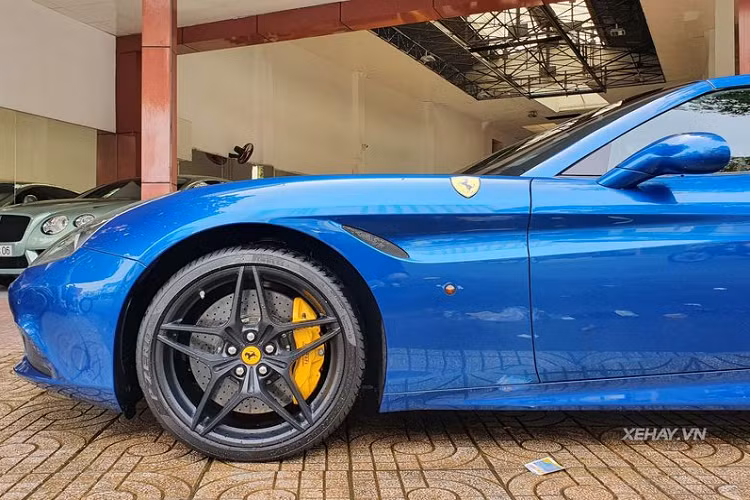 Mẫu siêu xe Ferrari California T là phiên bản cải tiến của Ferrari California, "ngựa chồm" sở hữu kiểu dáng hầm hố và khí động học cao.
