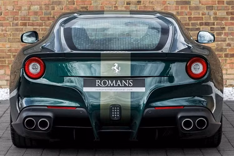 Hiện chiếc siêu xe Ferrari F12 Berlinetta này đang được chào bán với mức giá 321.597, tương đương 7,47 tỷ đồng, cao hơn mặt bằng chung các thông tin rao bán xe Ferrari F12 Berlinetta khác.