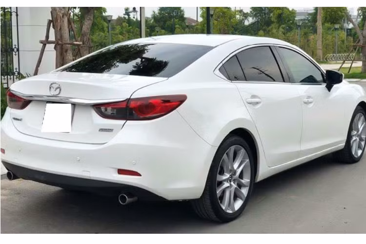Mazda6 2.5L trên thị trường xe cũ được đánh giá nhiều trang bị tốt trong tầm giá mà người mua có thể sở hữu. Phiên bản 2.5L này sử dụng động cơ xăng 2.5L công nghệ động cơ SkyActiv-G cho công suất 185 mã lực tại vòng tua 5.700 vòng/phút và mô-men xoắn cực đại 250 Nm tại vòng tua 3.250 vòng/phút. Sức mạnh được truyền xuống cầu trước (FWD) thông qua hộp số tự động 6 cấp (6AT).