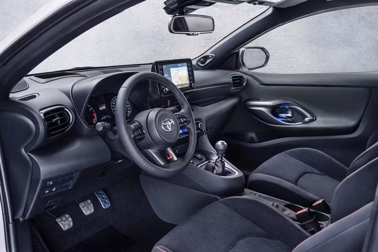 Xe có thể được nâng cấp với hai bộ vi sai chống trượt Torsen sẽ có mặt trong gói Track. Gói nâng cấp này cũng cung cấp thêm hệ thống treo có khả năng được điều chỉnh mâm xe 18 inch và lốp Michelin Pilot Sport 4s.