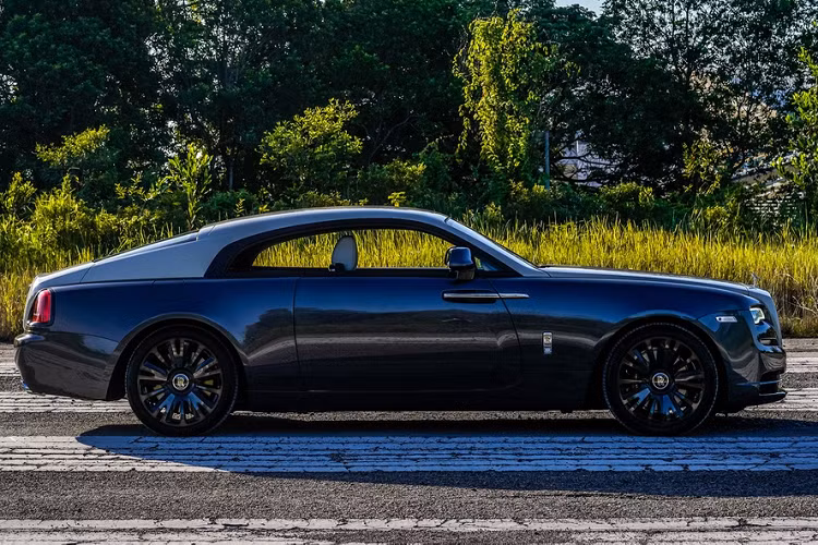 Để kỷ niệm 100 năm sự kiện này, Rolls-Royce đã ra mắt siêu phẩm Wraith Eagle VII. Tên của phiên bản đặc biệt này được đặt theo tên của động cơ trên chiếc máy bay huyền thoại đó.