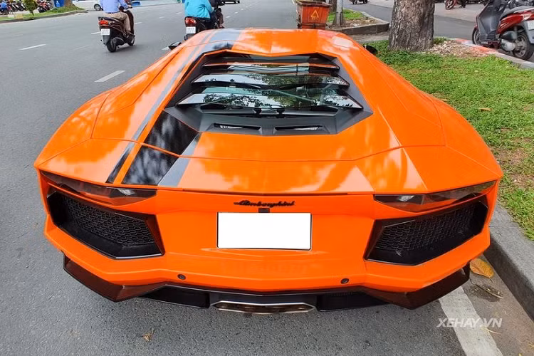 Cung cấp sức mạnh cho Lamborghini Aventador LP700-4 là khối động cơ V12, dung tích 6.5L, sản sinh công suất tối đa 700 mã lực và mô-men xoắn cực đại 690 Nm.