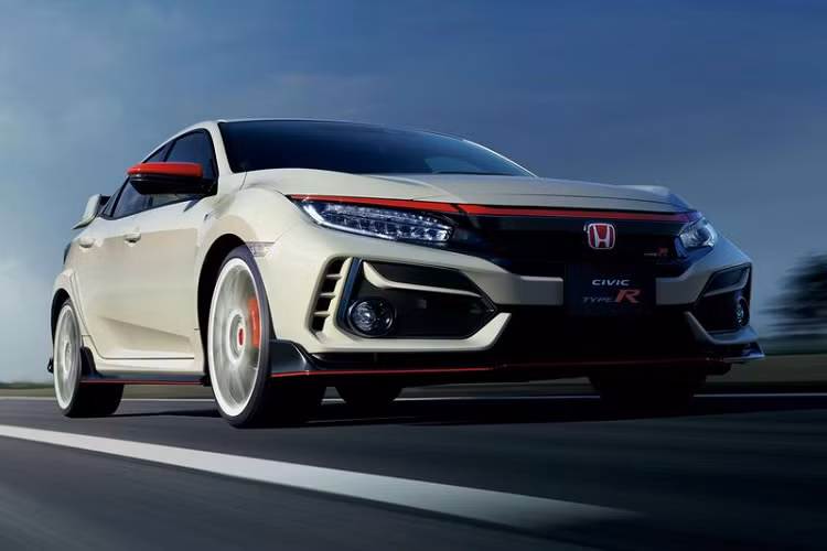 Được bán bởi Honda Access, các phụ kiện nâng cấp sẽ tập trung vào việc cải thiện kiểu dáng và công nghệ của mẫu "hot hatch" Honda Civic Type R 2021 mới.