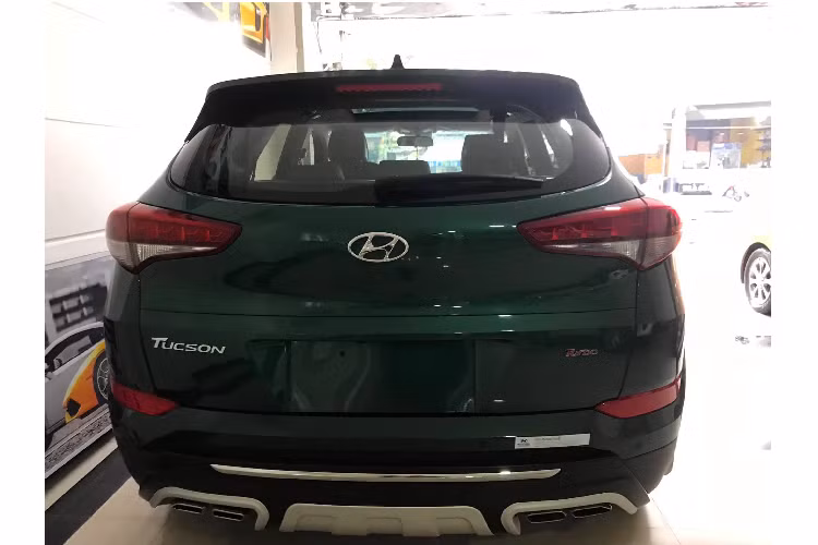 Chiếc Tucson này thuộc phiên bản T-GDI sử dụng động cơ xăng 4cyl dung tích 1.6 lít tăng áp cho công suất tối đa 177 mã lực, lực mô-men xoắn cực đại 265 Nm.