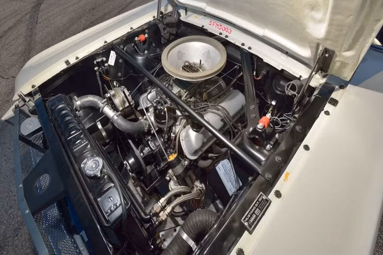 Sau một vài lần hỏng động cơ, chiếc xe được Clawson gửi chiếc xe đến cho hãng xe ôtô Ford. Nhờ sự quan hệ mật thiết với hãng xe này, ông đã đem về được một chiếc Shelby GT350R với khối động cơ của Ford GT40 bên dưới nắp capo.