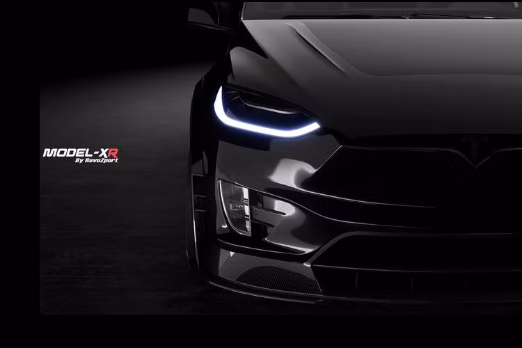 Cụ thể, bộ phận R-Zentric của RevoZport đã chế tạo bộ phụ kiện có tên Model XR dành riêng cho những chiếc Tesla Model X. Lấy cảm hứng từ Model 3R Evo, Model XR có gói khí động học bằng sợi carbon tổng hợp, bao gồm mui xe tích hợp lỗ thông gió mới, bộ chia gió trước, ốp sườn, bộ khuếch tán phía sau và cánh gió sau chủ động gắn ở cửa hậu với thiết kế hai mảnh - nhưng trông như một vì một cách được đặt rất thấp.