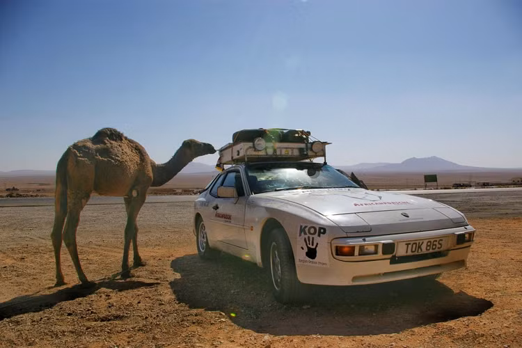 Chiếc Porsche 944 đời cũ mang trên mình màu sơn trắng Alpine White này được Coombs mua vào năm 2002. Chiếc xe anh mua thuộc phiên bản Lux với động cơ 2,5 lít tiêu chuẩn được trang bị hộp số sàn 5 cấp. Khi anh mua, chiếc xe đã vận hành được 217.000 km và được Coombs sử dụng cho việc đi lại hàng ngày cũng như đồng hành cùng anh trong những chuyến đi chơi quanh châu Âu.