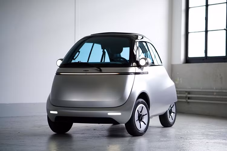 Giá xe Microlino 2.0 là 12.000 euro (315 triệu đồng) và công ty đã tiếp nhận 17.000 đơn đặt hàng. Quá trình sản xuất sẽ bắt đầu trong năm 2021 và Microlino 2.0 sẽ được lắp ráp với sự hỗ trợ của CECOMP.