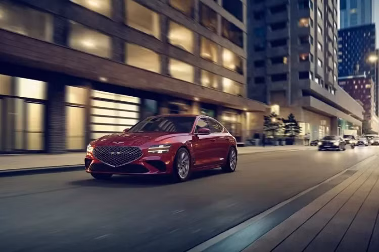  Giá xe Genesis G70 2021 sẽ bán ra từ 40,35 - 45,85 triệu won (tương đương 830-940 triệu đồng) tại thị trường Hàn Quốc.Ra đời từ năm 2017 cho đến nay, dòng xe Genesis G70 vẫn còn khá non trẻ nếu so với các đối thủ đến từ châu Âu mà nó đang cạnh tranh như Mercedes-Benz C-Class, BMW 3 Series, Audi A4 hay đối thủ châu Á – Lexus IS.